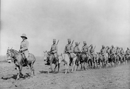 Une troupe d'Askari sur le Front Africain pendant la Première Guerre Mondiale