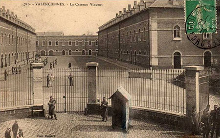 carte postale ancienne représentant la Caserne Vincent de Valenciennes
