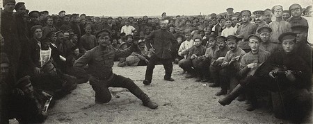Jeux et danse dans le camp de prisonniers de Czersk