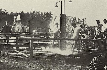 les douches du camp de Grafenwöhr pendant la Grande Guerre