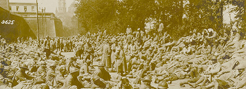 Groupe de soldats prisonniers pendant la Première Guerre Mondiale