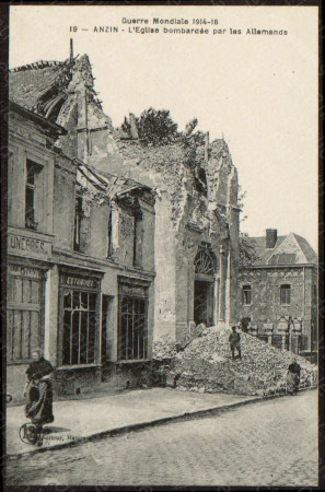 Les ruines de l'église d'Anzin bombardée par les allemands pendant la guerre
