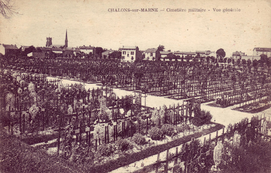Le cimetière militaire de Châlons-sur-Marne sur une carte postale ancienne