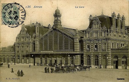 La gare d'Arras en 1907 sur une carte postale ancienne