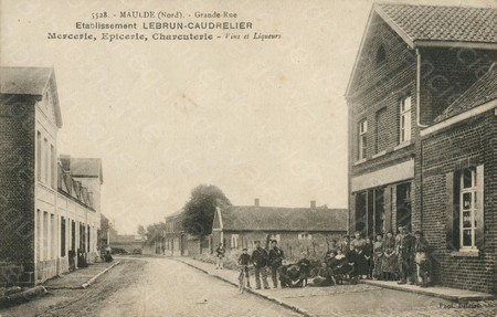 La GrandeRue à Maulde sur une carte postale ancienne