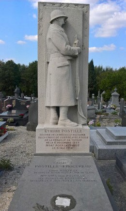 Tombe d'Etienne POSTILLE, un poilu mort pour la France le 31 mai 1918