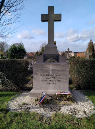 Le monument à la cimetière saint-roch de la Valenciennes à la memoire des soldats russes